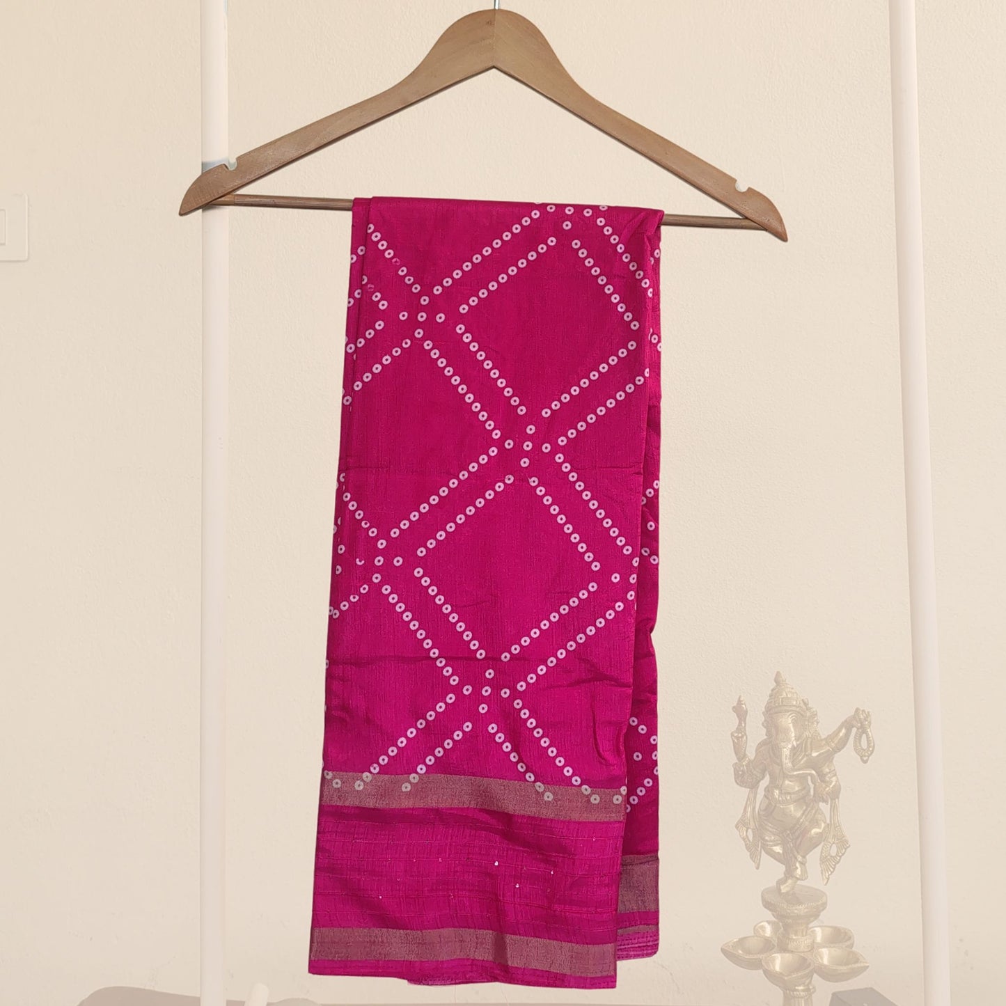 Bandhani Saree with Zari Border